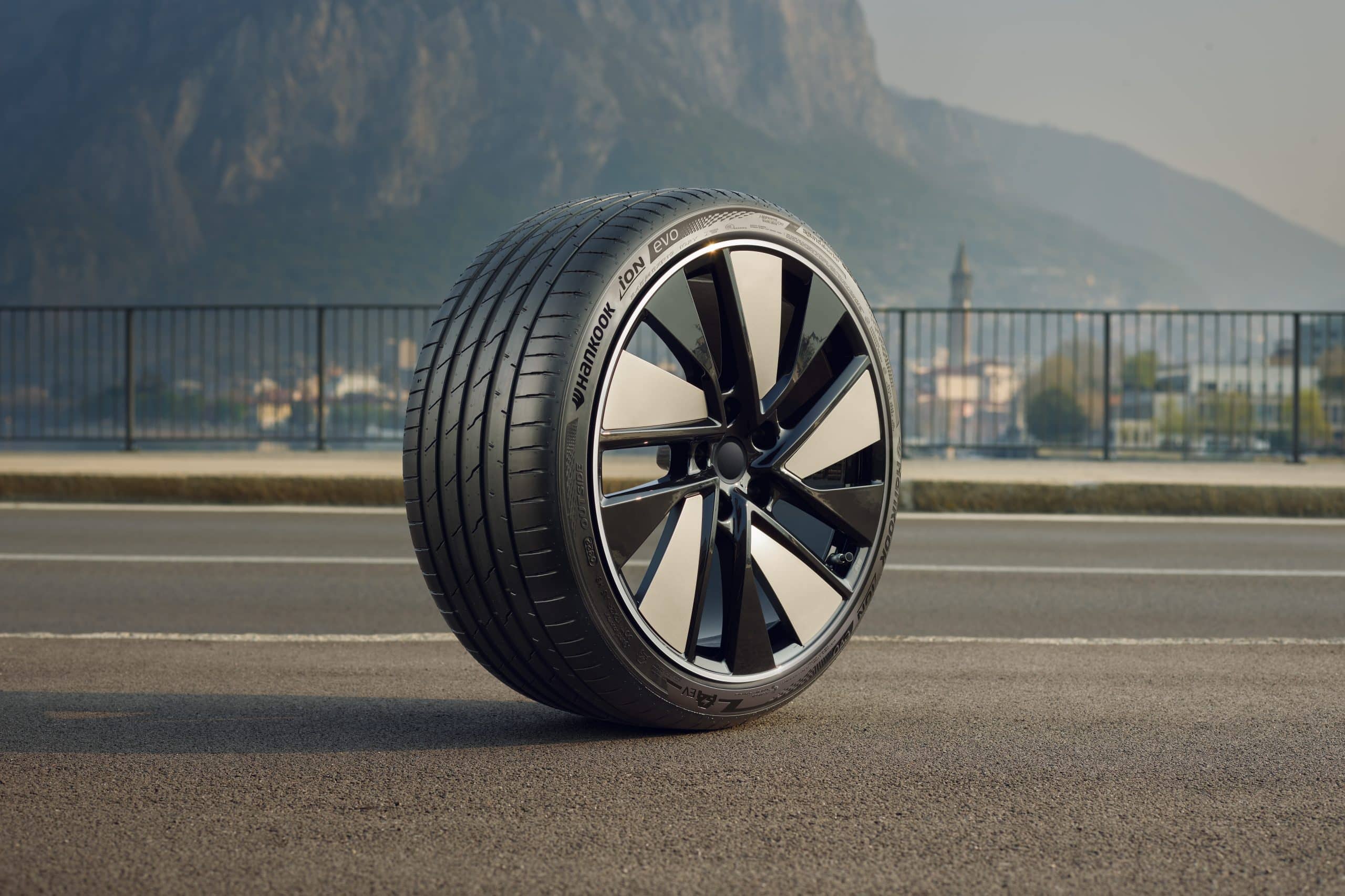 Hankook_iON_evo tire
