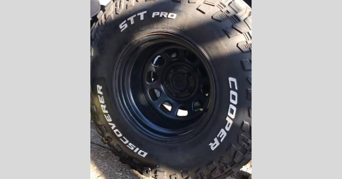 How to Get White Letters on Tires Clean